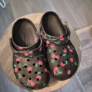 CROCS Kids Black Cherry-Print Clogs